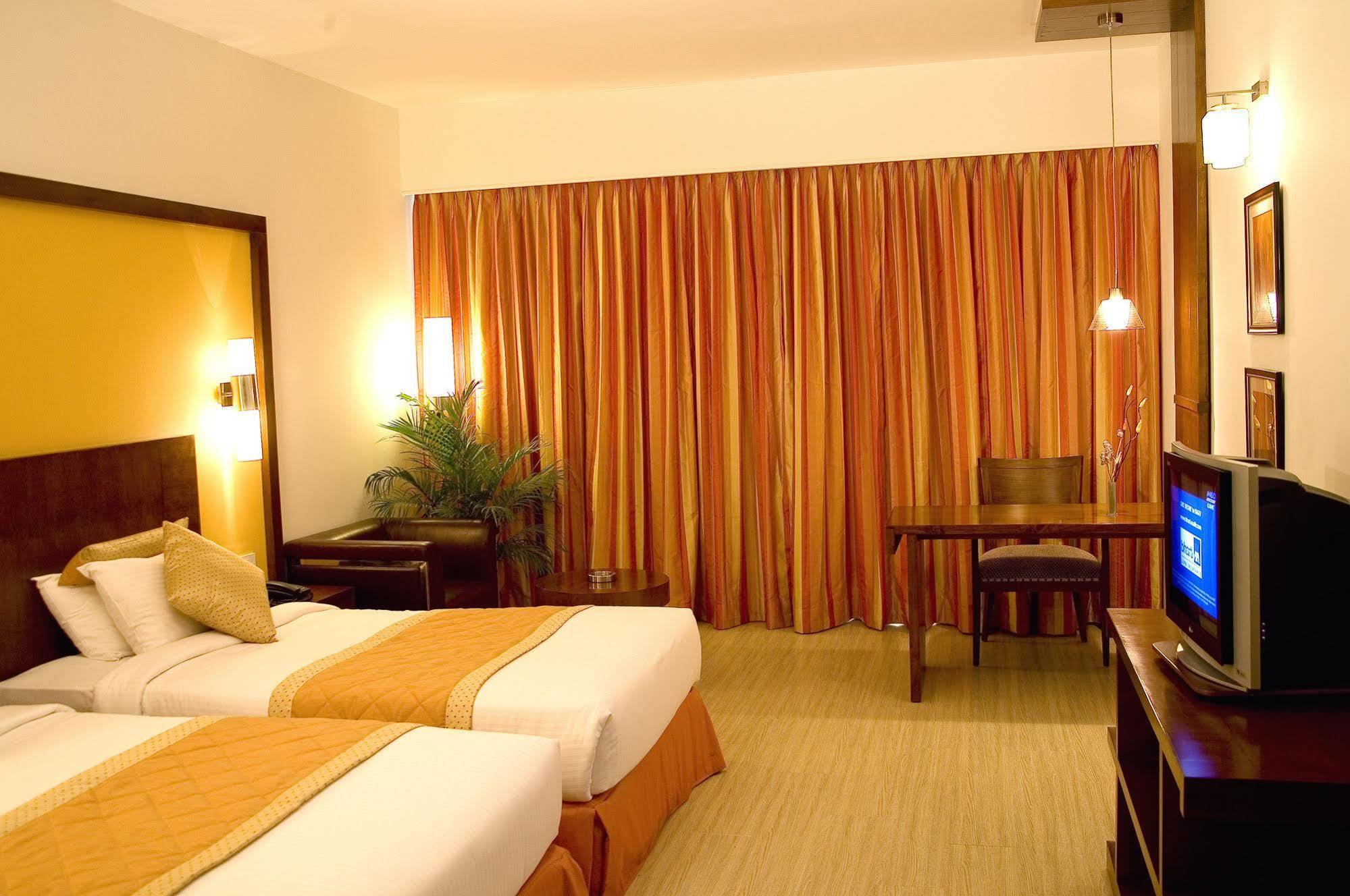 Evoma Hotel Bangalore Exterior foto