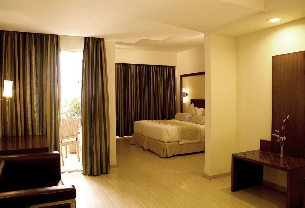 Evoma Hotel Bangalore Exterior foto